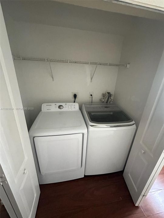 En Renta: $2,500 (4 camas, 3 baños, 1423 Pies cuadrados)