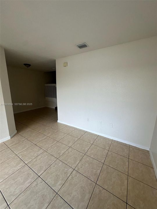 En Renta: $2,500 (4 camas, 3 baños, 1423 Pies cuadrados)