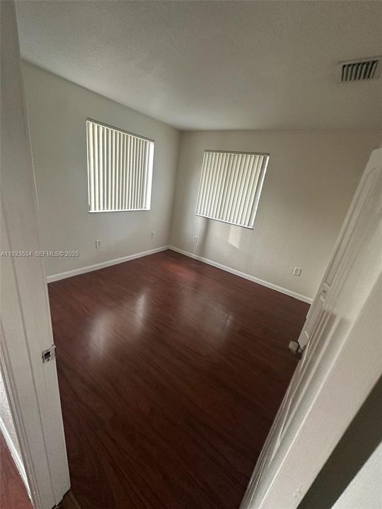 En Renta: $2,500 (4 camas, 3 baños, 1423 Pies cuadrados)