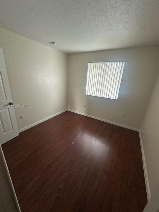 En Renta: $2,500 (4 camas, 3 baños, 1423 Pies cuadrados)