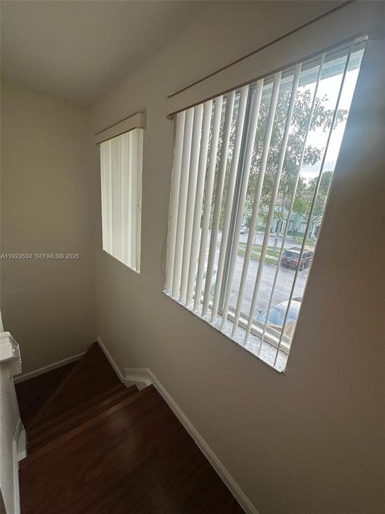 En Renta: $2,500 (4 camas, 3 baños, 1423 Pies cuadrados)