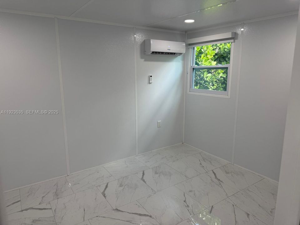 В аренду: $1,700 (1 спален, 1 ванн, 360 Квадратных фут)