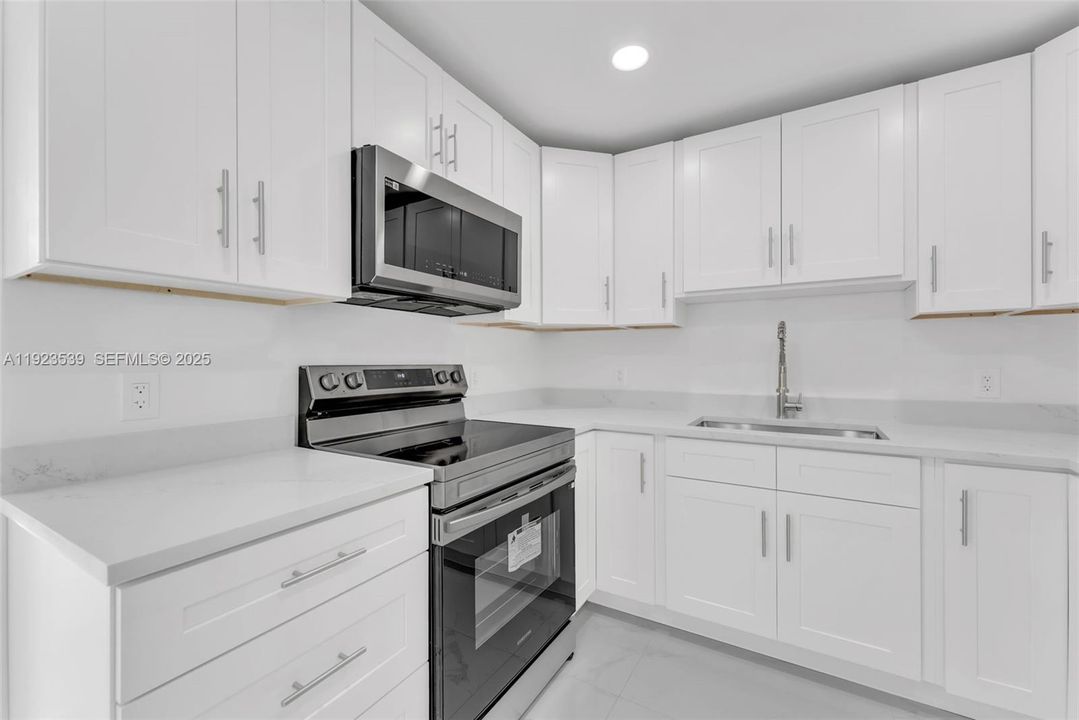 合同活跃: $3,200 (3 贝兹, 2 浴室, 1255 平方英尺)