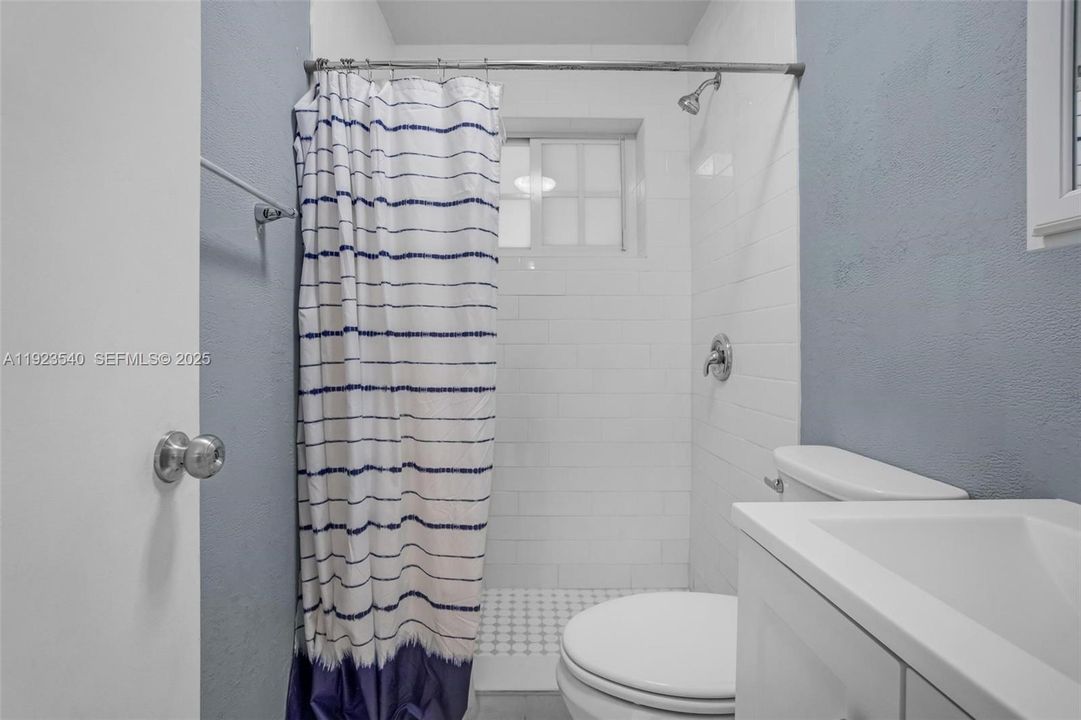 В аренду: $3,600 (4 спален, 2 ванн, 1404 Квадратных фут)