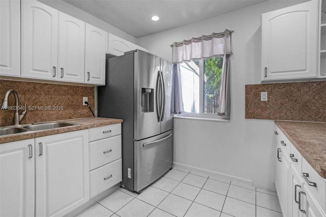 В аренду: $3,600 (4 спален, 2 ванн, 1404 Квадратных фут)