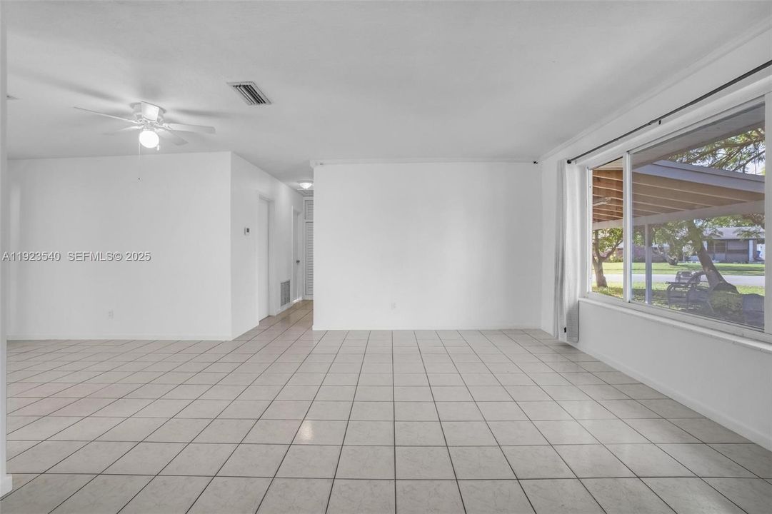 В аренду: $3,600 (4 спален, 2 ванн, 1404 Квадратных фут)