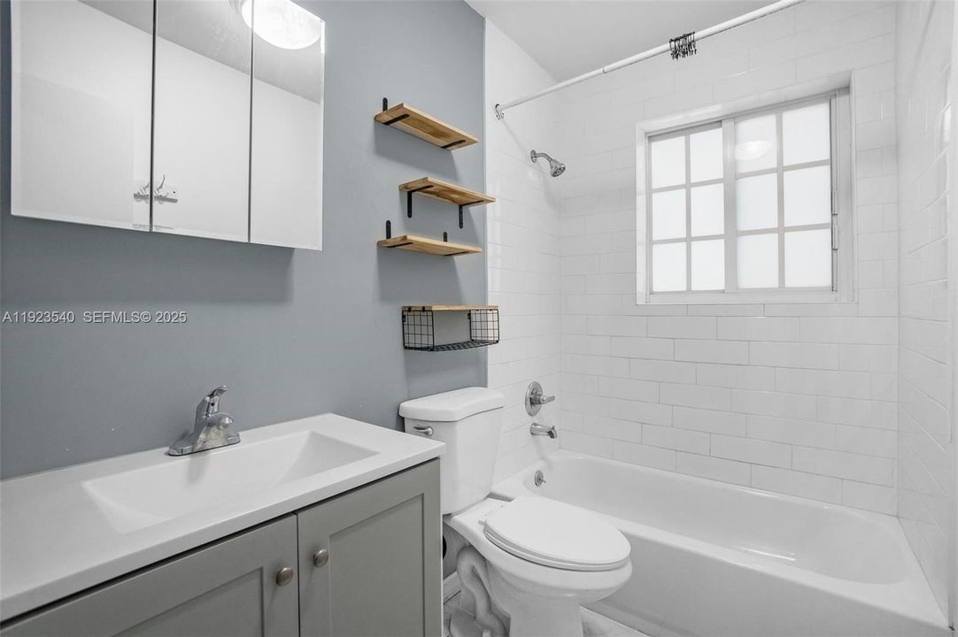 В аренду: $3,600 (4 спален, 2 ванн, 1404 Квадратных фут)