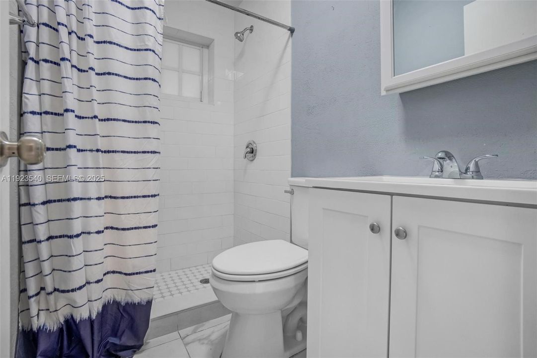 В аренду: $3,600 (4 спален, 2 ванн, 1404 Квадратных фут)