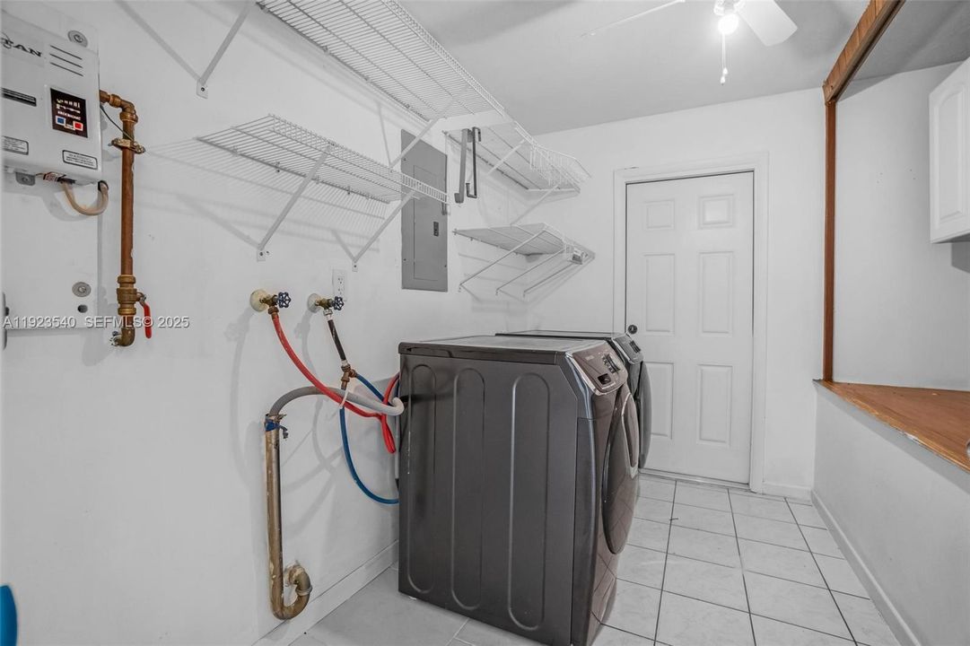 В аренду: $3,600 (4 спален, 2 ванн, 1404 Квадратных фут)