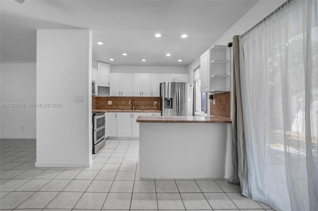 В аренду: $3,600 (4 спален, 2 ванн, 1404 Квадратных фут)