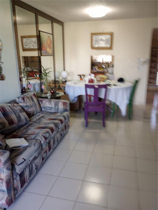 For Sale: $95,000 (1 beds, 1 baths, 640 Square Feet)