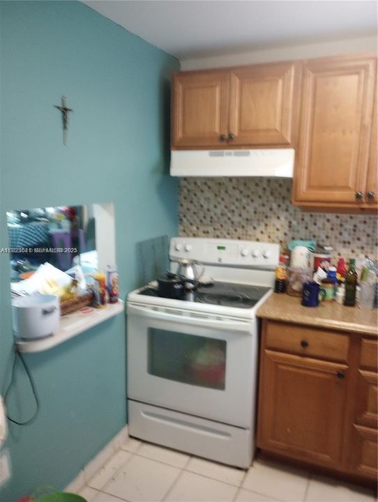 For Sale: $95,000 (1 beds, 1 baths, 640 Square Feet)