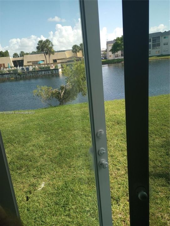 For Sale: $95,000 (1 beds, 1 baths, 640 Square Feet)