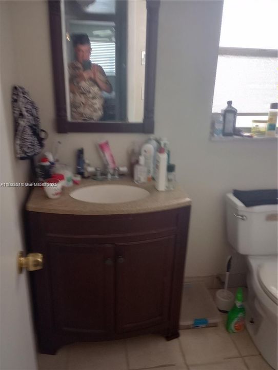 For Sale: $95,000 (1 beds, 1 baths, 640 Square Feet)