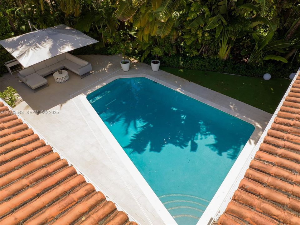 出租: $21,500 (5 贝兹, 3 浴室, 2346 平方英尺)