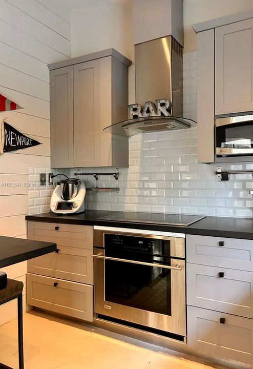 出租: $21,500 (5 贝兹, 3 浴室, 2346 平方英尺)