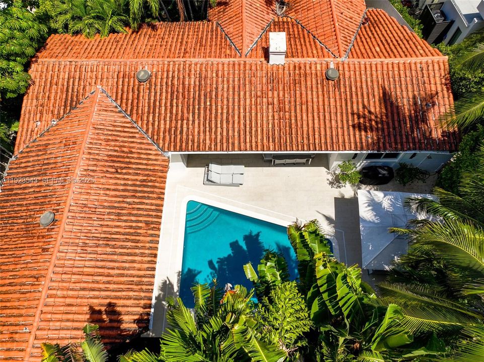 出租: $21,500 (5 贝兹, 3 浴室, 2346 平方英尺)