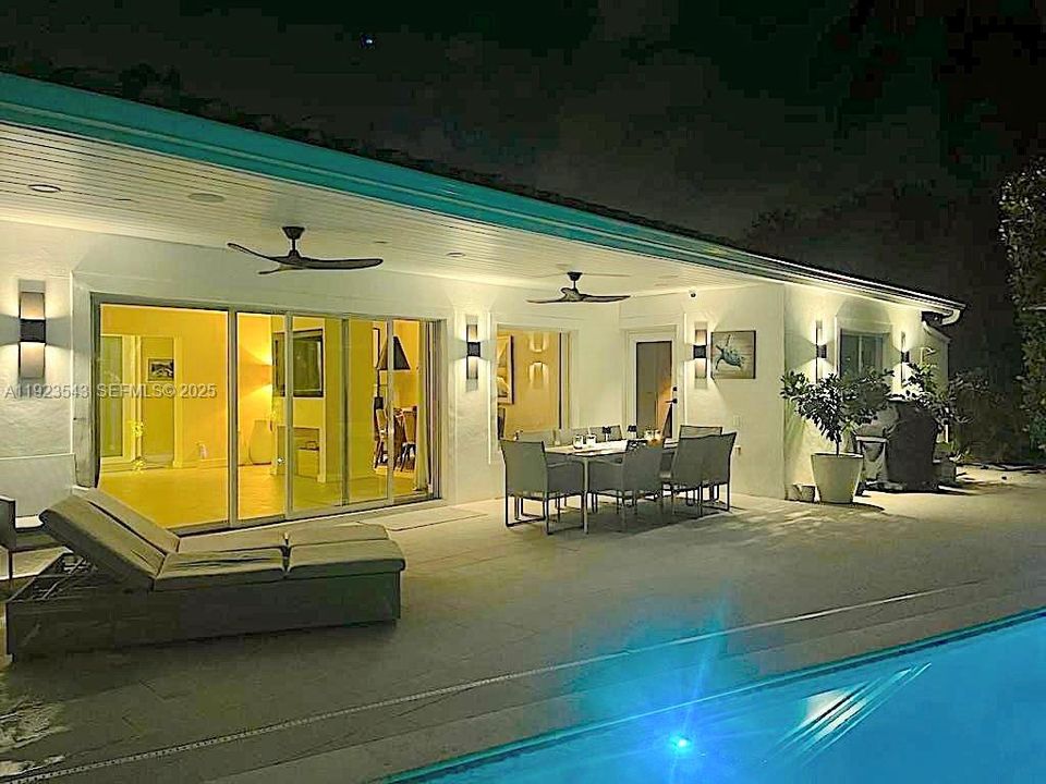 出租: $21,500 (5 贝兹, 3 浴室, 2346 平方英尺)