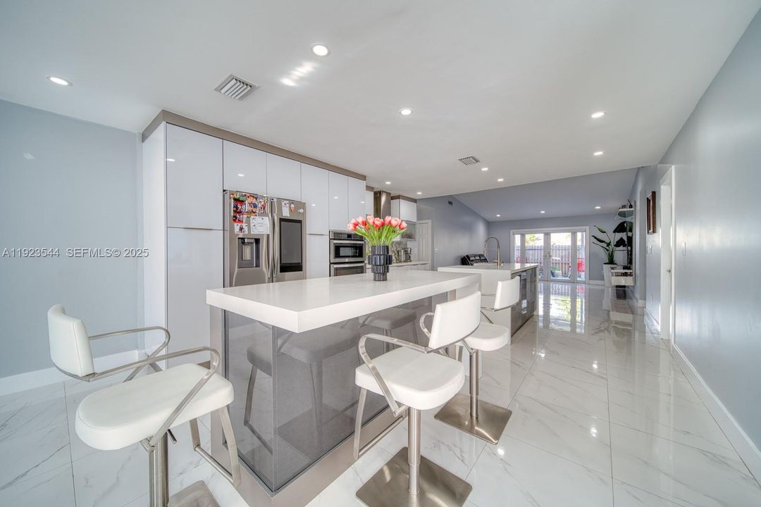 待售: $750,000 (4 贝兹, 3 浴室, 2107 平方英尺)