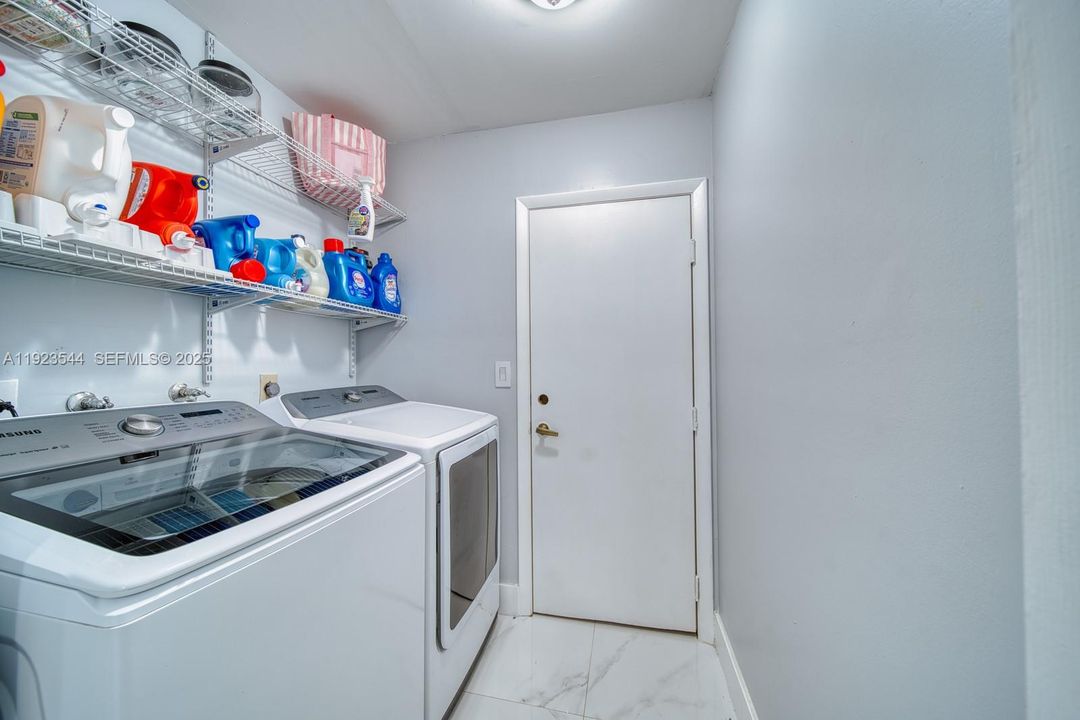 待售: $750,000 (4 贝兹, 3 浴室, 2107 平方英尺)