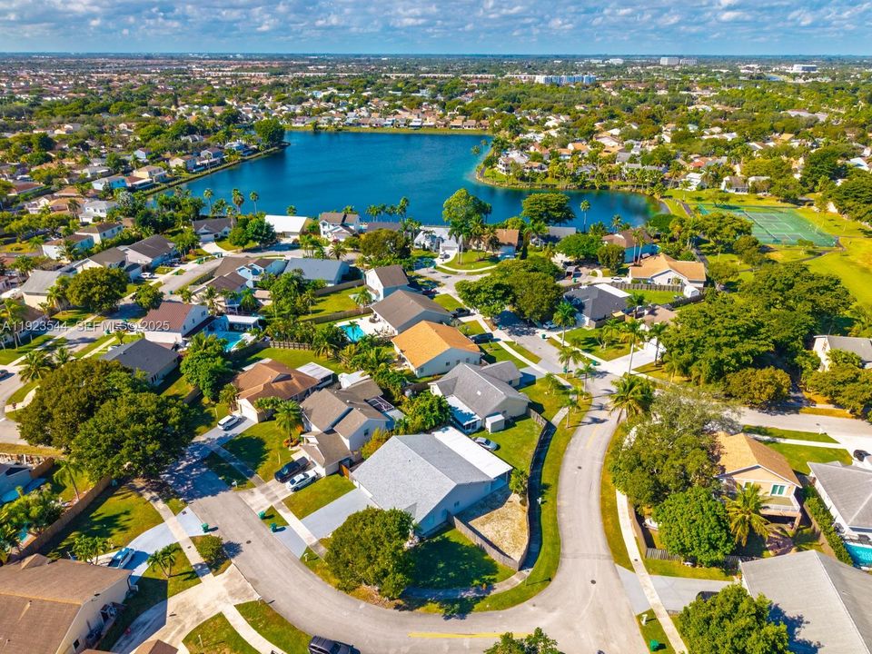 待售: $750,000 (4 贝兹, 3 浴室, 2107 平方英尺)