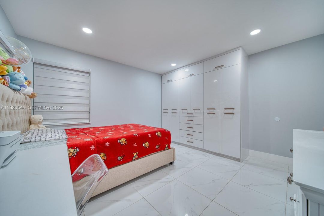 待售: $750,000 (4 贝兹, 3 浴室, 2107 平方英尺)