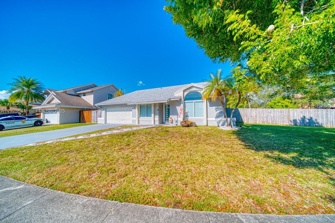 待售: $750,000 (4 贝兹, 3 浴室, 2107 平方英尺)