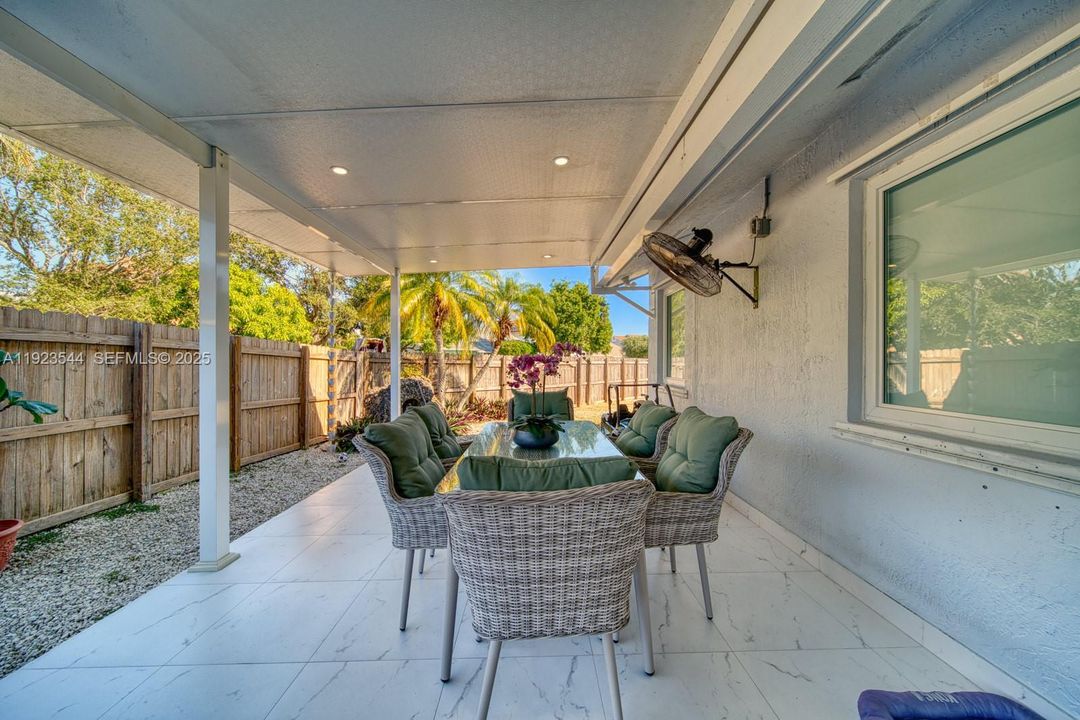 待售: $750,000 (4 贝兹, 3 浴室, 2107 平方英尺)