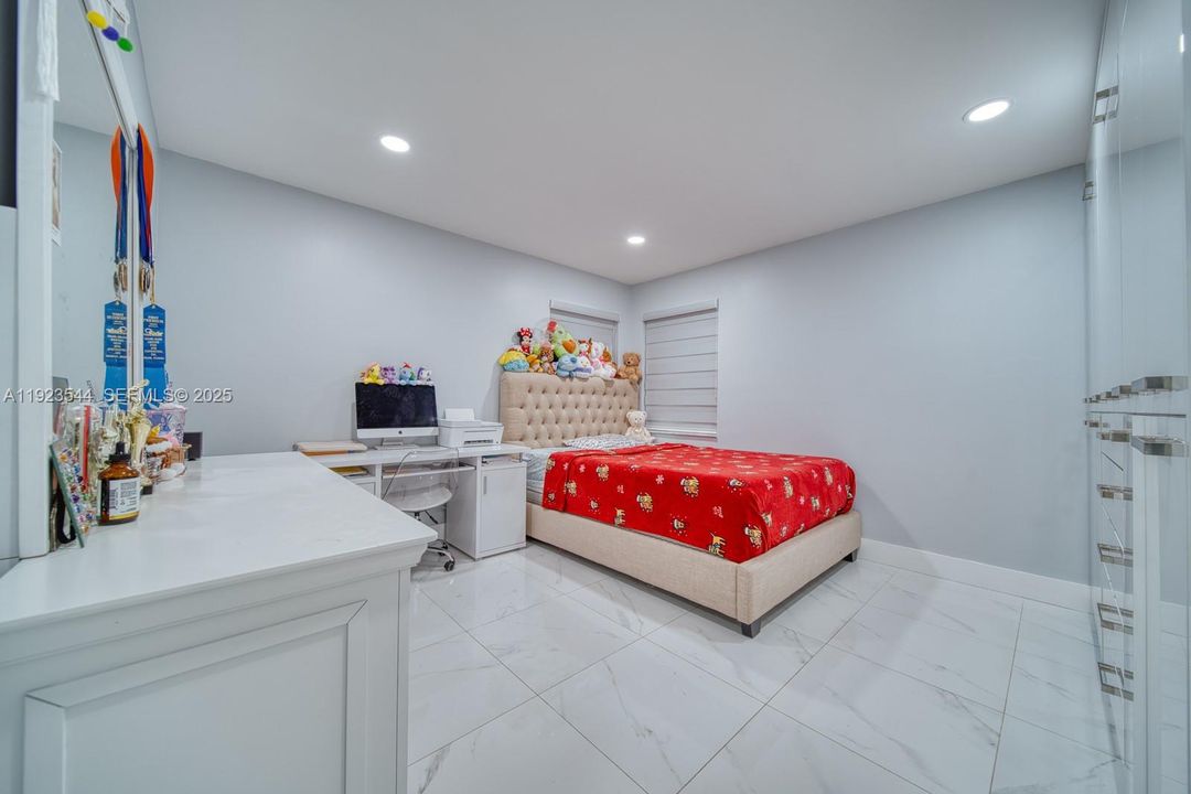 待售: $750,000 (4 贝兹, 3 浴室, 2107 平方英尺)