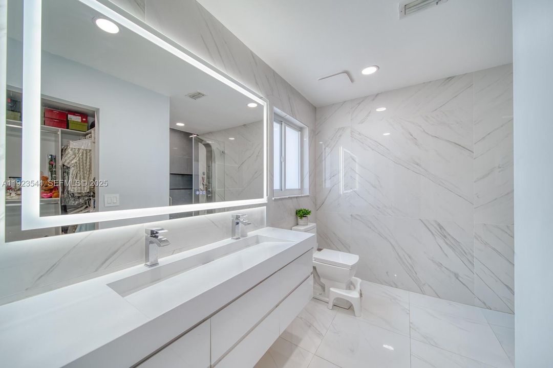 待售: $750,000 (4 贝兹, 3 浴室, 2107 平方英尺)