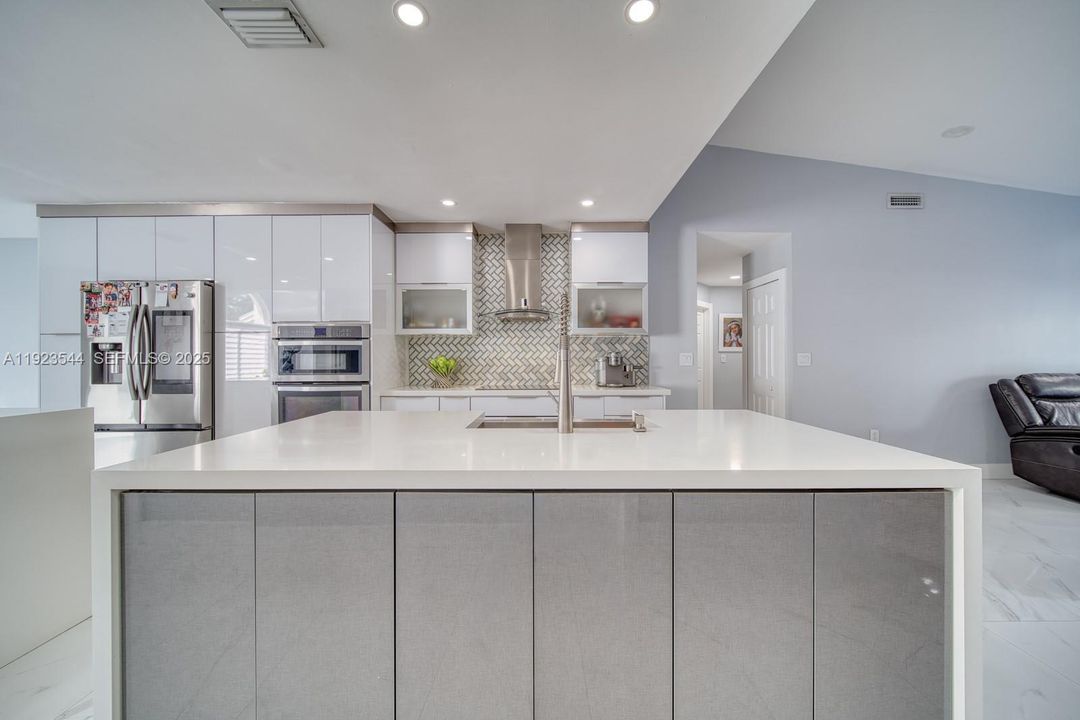 待售: $750,000 (4 贝兹, 3 浴室, 2107 平方英尺)