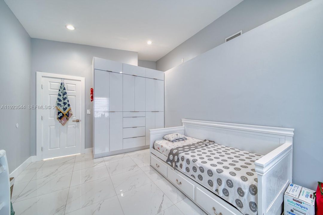 待售: $750,000 (4 贝兹, 3 浴室, 2107 平方英尺)