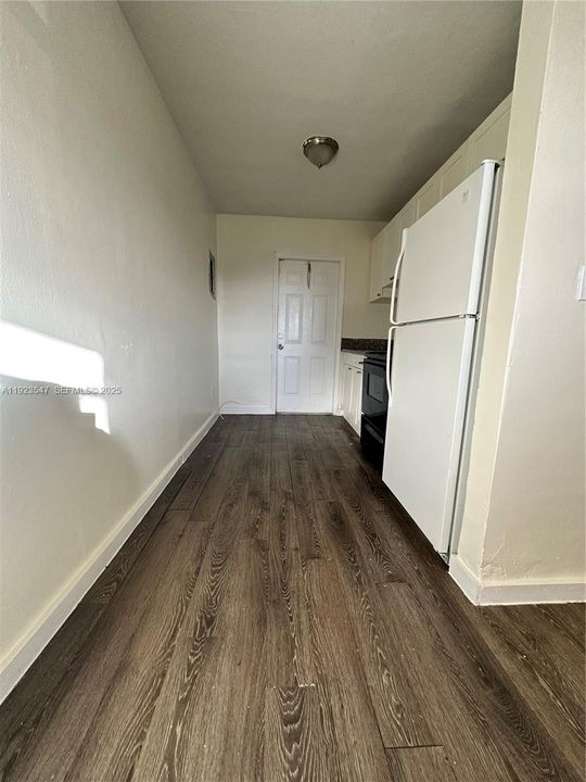 В аренду: $1,650 (2 спален, 1 ванн, 700 Квадратных фут)