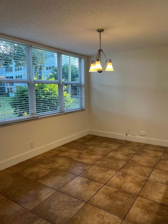 For Rent: $2,200 (2 beds, 2 baths, 1030 Square Feet)