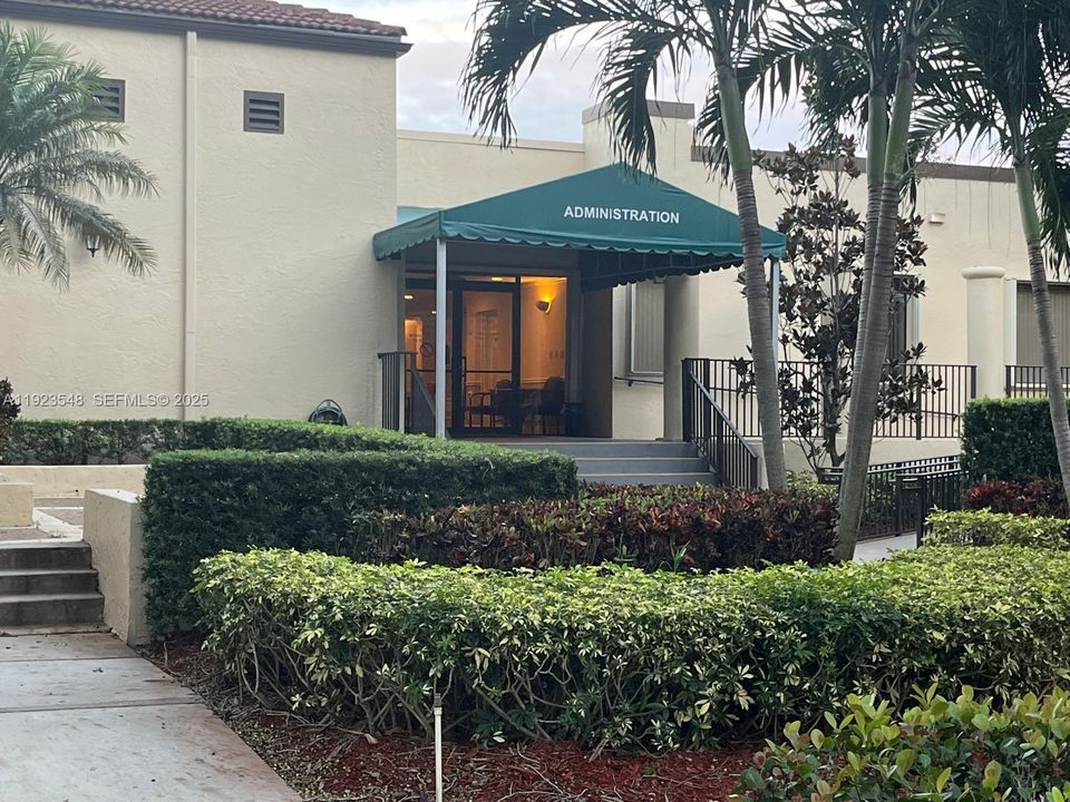 For Rent: $2,200 (2 beds, 2 baths, 1030 Square Feet)