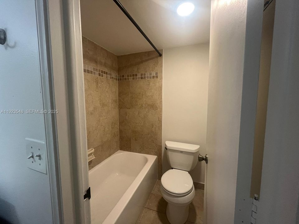 For Rent: $2,200 (2 beds, 2 baths, 1030 Square Feet)
