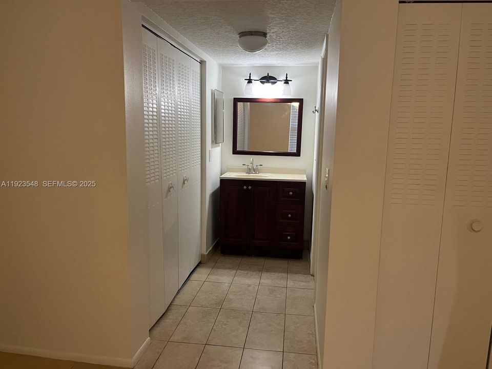 For Rent: $2,200 (2 beds, 2 baths, 1030 Square Feet)
