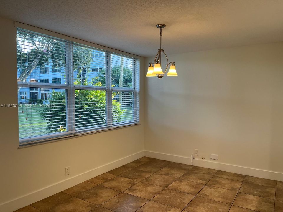 For Rent: $2,200 (2 beds, 2 baths, 1030 Square Feet)