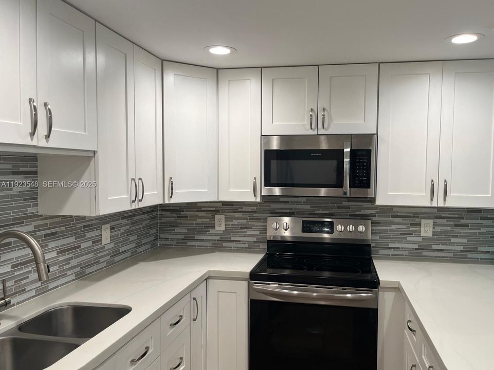 For Rent: $2,200 (2 beds, 2 baths, 1030 Square Feet)