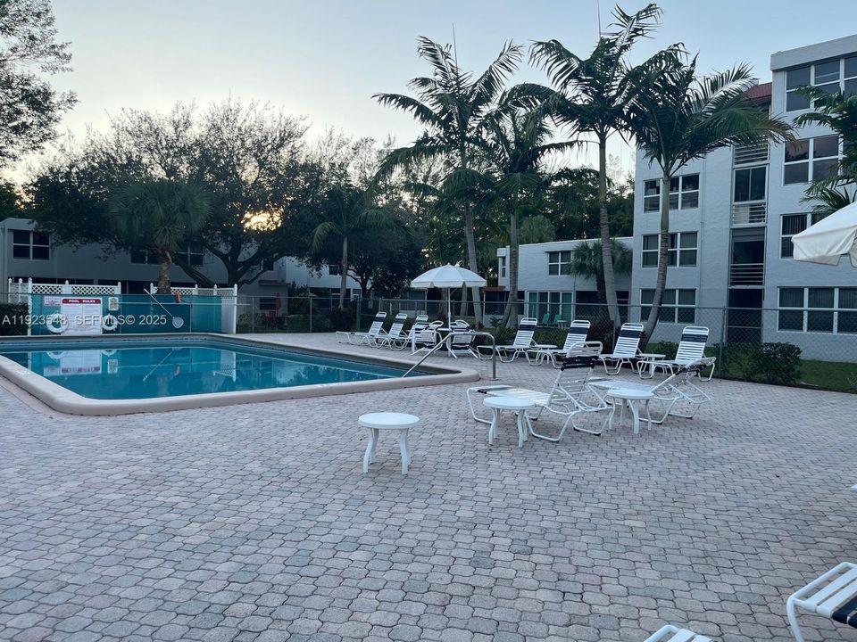 For Rent: $2,200 (2 beds, 2 baths, 1030 Square Feet)