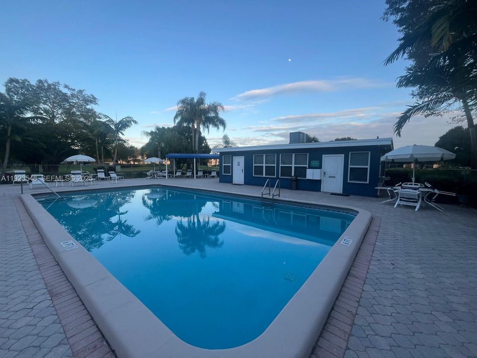 For Rent: $2,200 (2 beds, 2 baths, 1030 Square Feet)