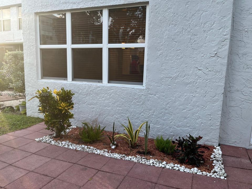 For Rent: $2,200 (2 beds, 2 baths, 1030 Square Feet)