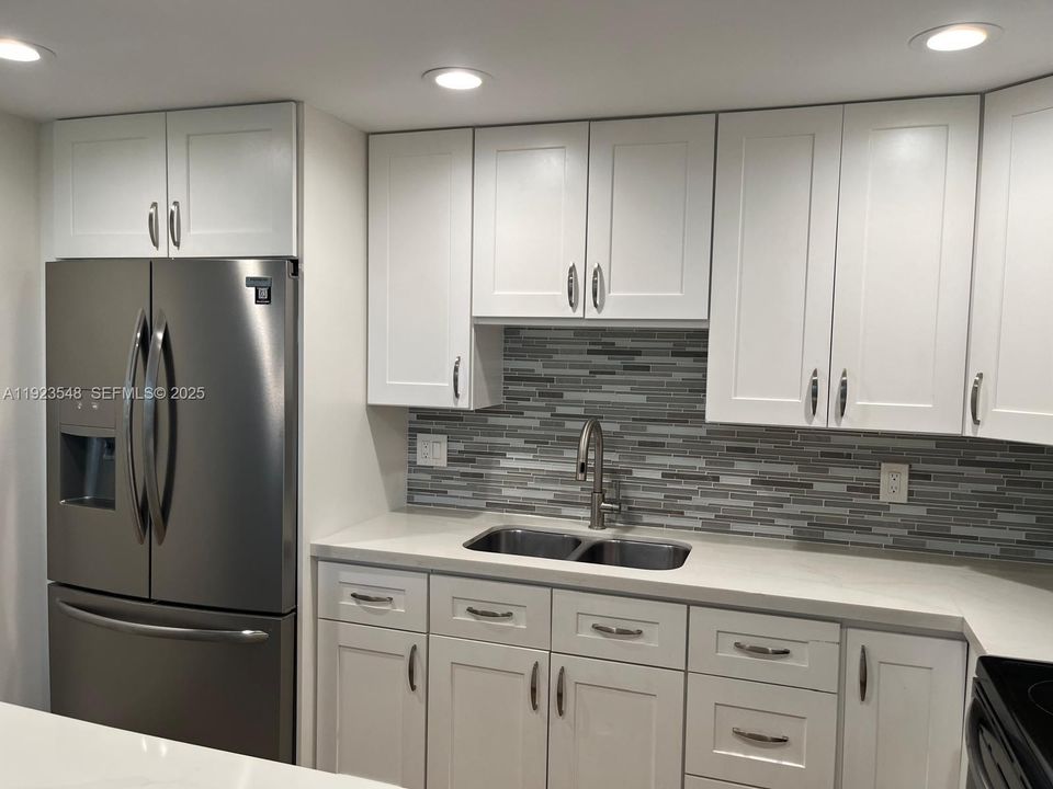 For Rent: $2,200 (2 beds, 2 baths, 1030 Square Feet)