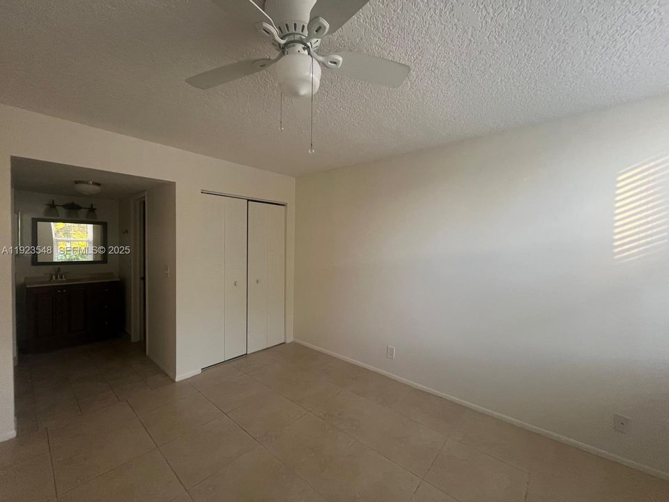 For Rent: $2,200 (2 beds, 2 baths, 1030 Square Feet)