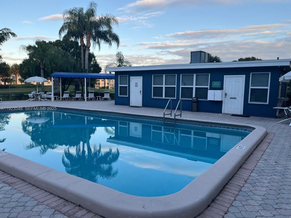 For Rent: $2,200 (2 beds, 2 baths, 1030 Square Feet)