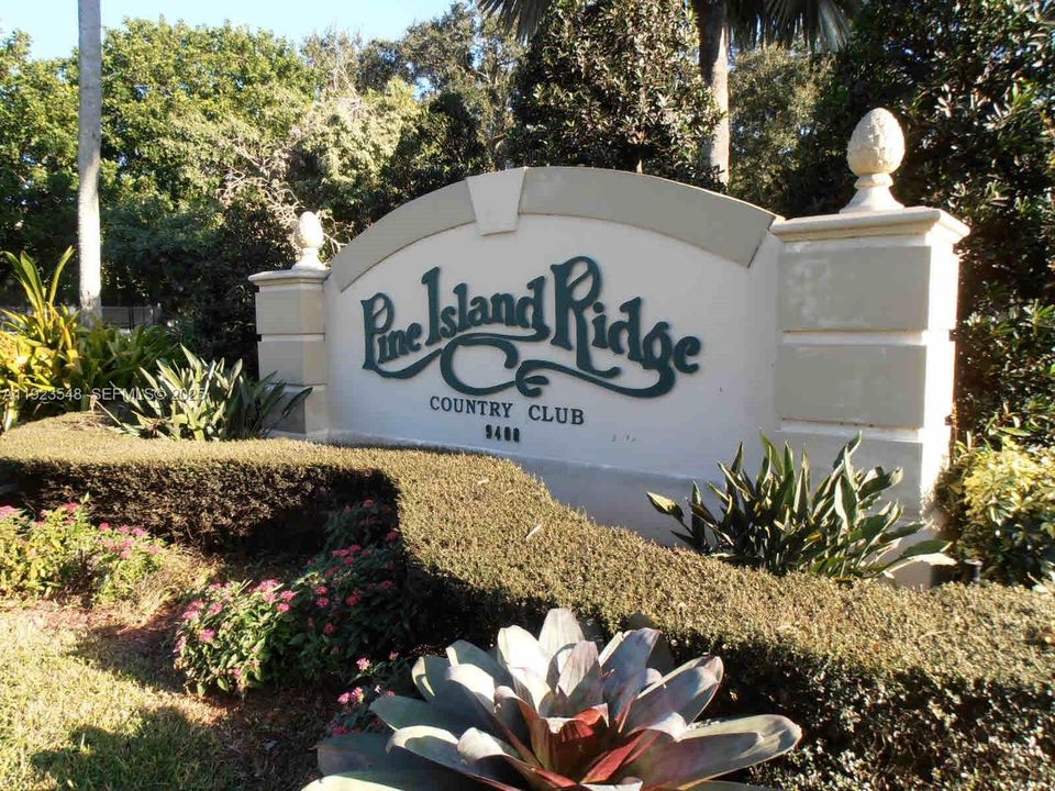 For Rent: $2,200 (2 beds, 2 baths, 1030 Square Feet)