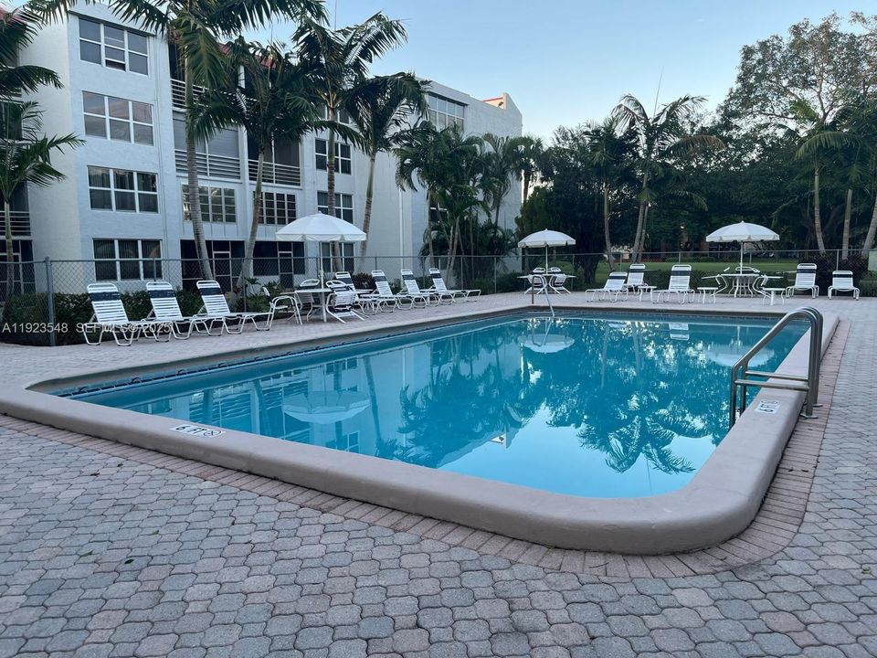 For Rent: $2,200 (2 beds, 2 baths, 1030 Square Feet)