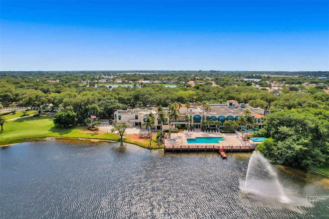 For Rent: $2,200 (2 beds, 2 baths, 1030 Square Feet)