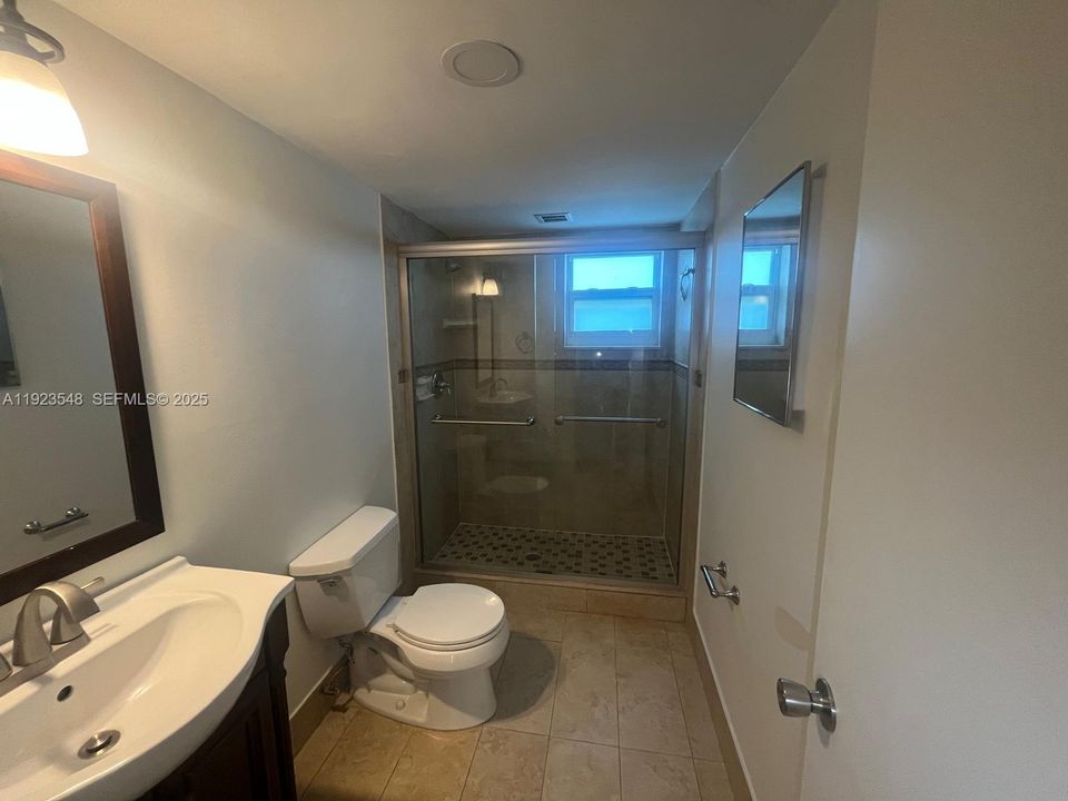 For Rent: $2,200 (2 beds, 2 baths, 1030 Square Feet)