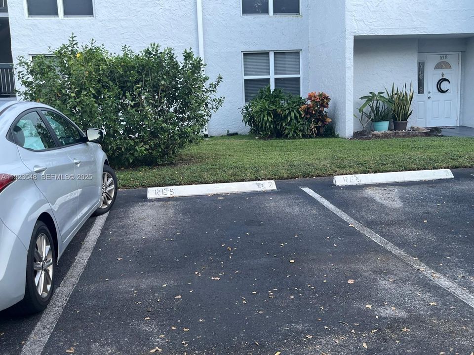 For Rent: $2,200 (2 beds, 2 baths, 1030 Square Feet)